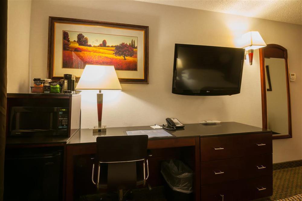 Best Western Airport Inn YYC Стая снимка